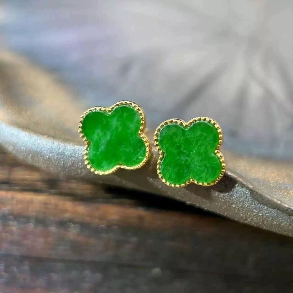天然缅甸A货翡翠阳绿四叶草耳钉大气时尚18K金黄金包边镶嵌四叶草