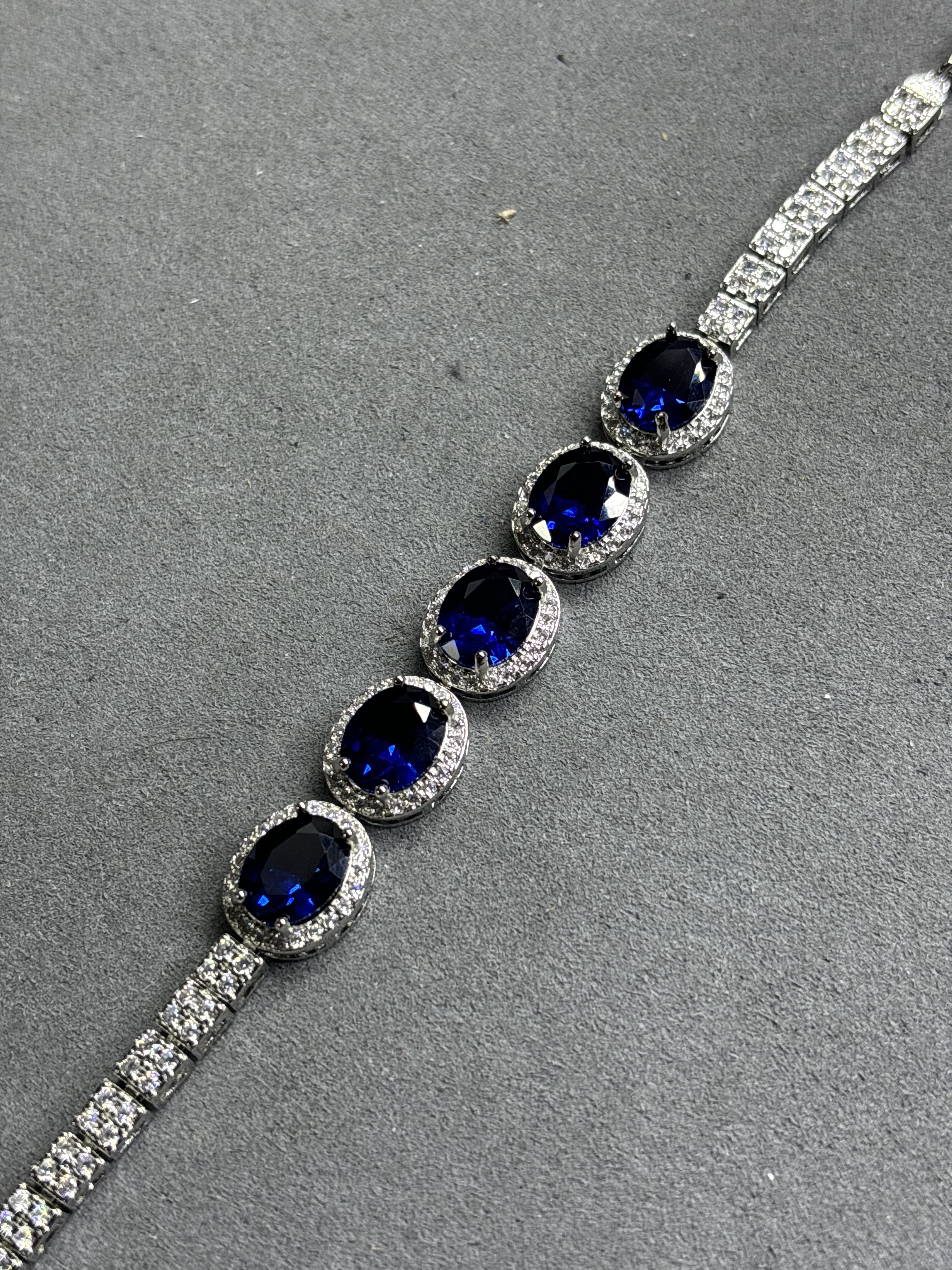 天然蓝宝石手链女款时尚新款钻石手链超闪火彩好925银镶轻奢时尚