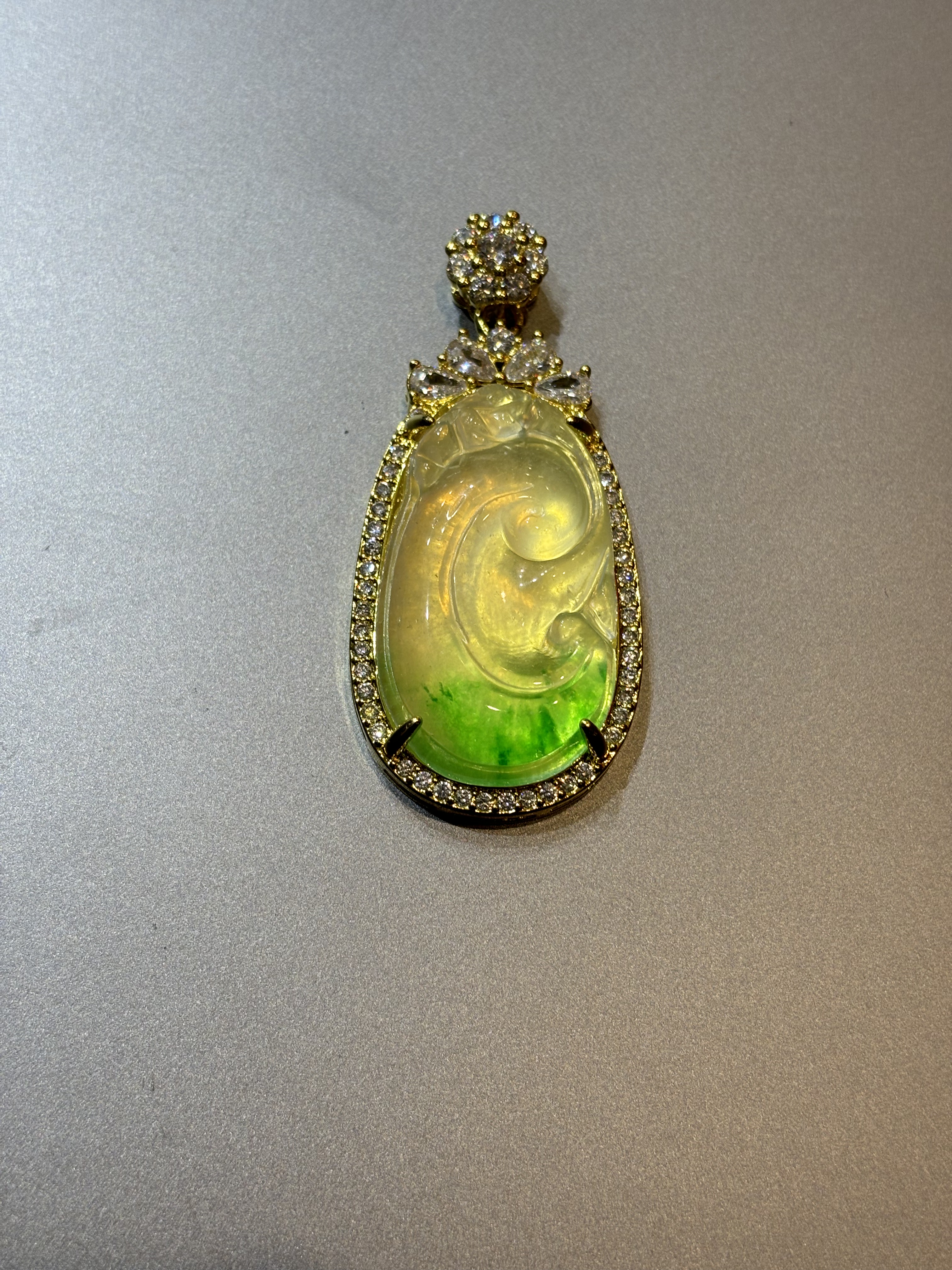 天然缅甸A货翡翠冰种飘绿花如意吊坠白底青精致精品翡翠时尚大气