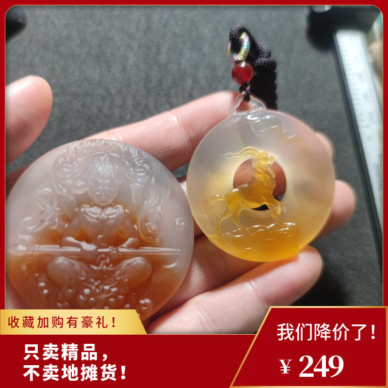 天然冰种玛瑙玉髓雕刻小地主吊坠精打细算挂件男女款磨砂