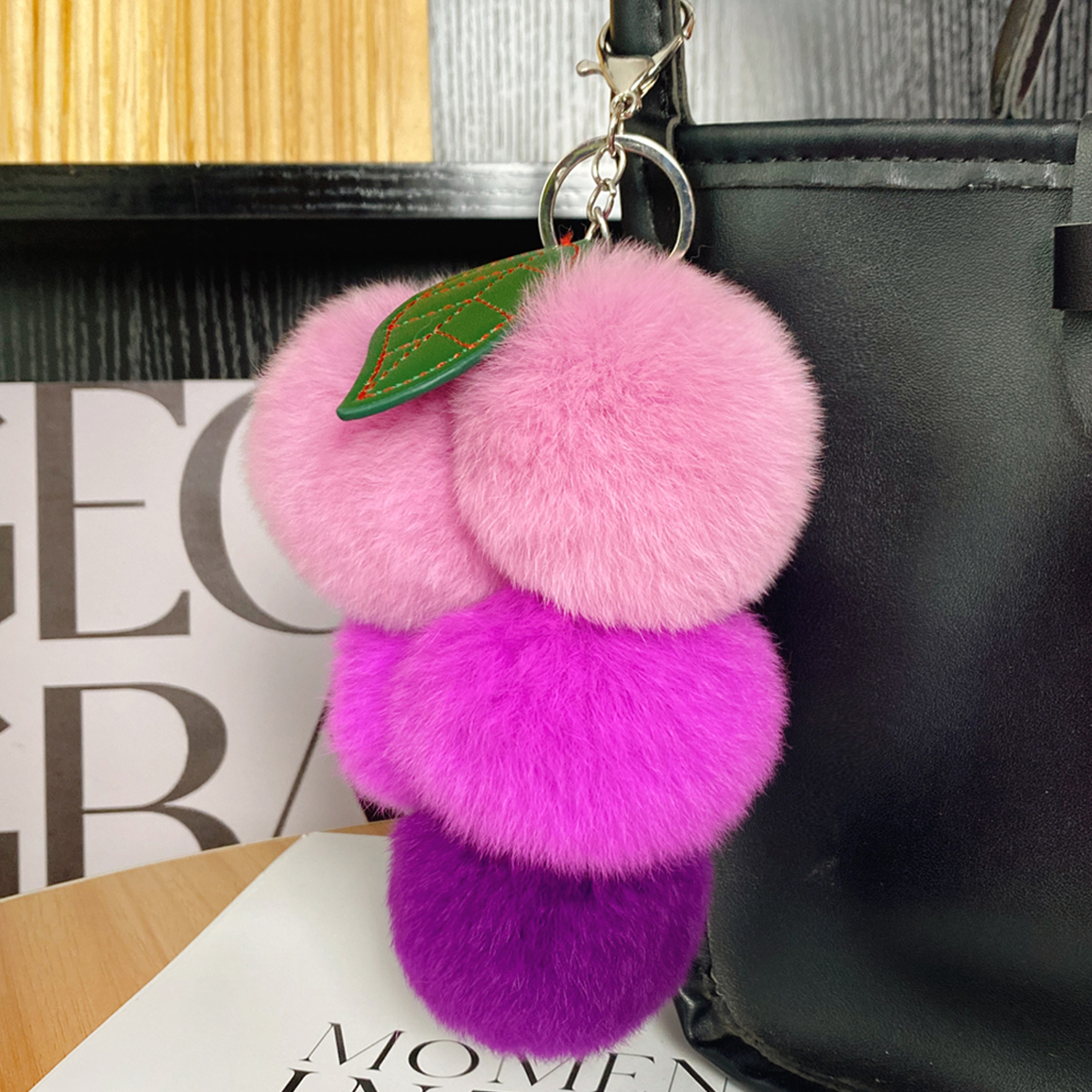 獭兔毛皮一体拼色渐变葡萄串挂件