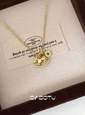 马上暴富轻奢复古金色小马项链新款时尚小众设计摇摇马钱币锁骨链