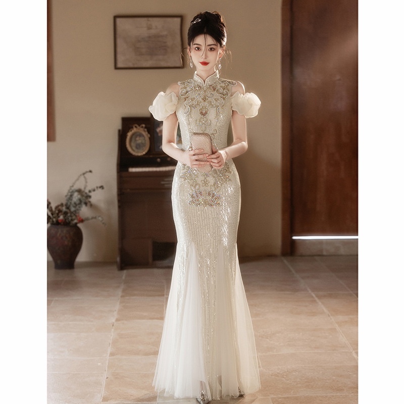 中式旗袍晚礼服裙2025一字肩高端轻奢小众重工敬酒主持亮片闪