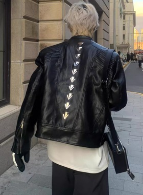 春秋季美式高街小众龙骨金属脊背褶皱解构短款皮衣男女立领外套潮