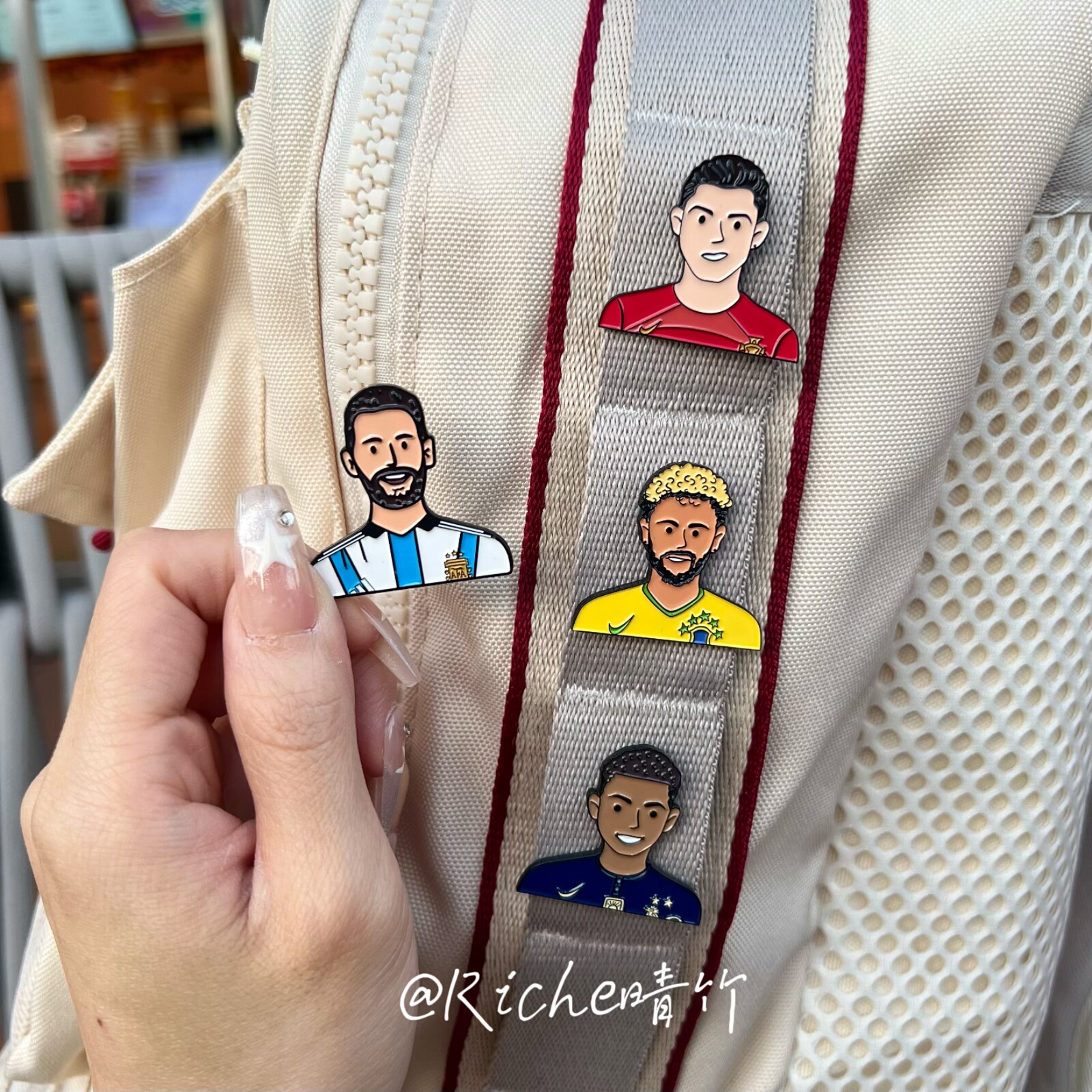 C罗梅西足球徽章球星周边书包挂件挂扣装饰铁合金胸章男生礼物
