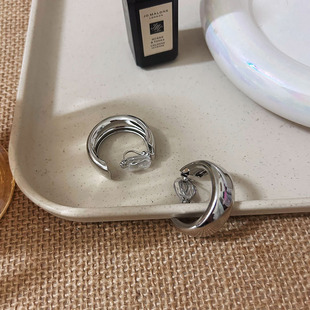 【奶甜家】欧美复古港风辣妹银色宽面金属圆圈耳环三角软垫耳夹女