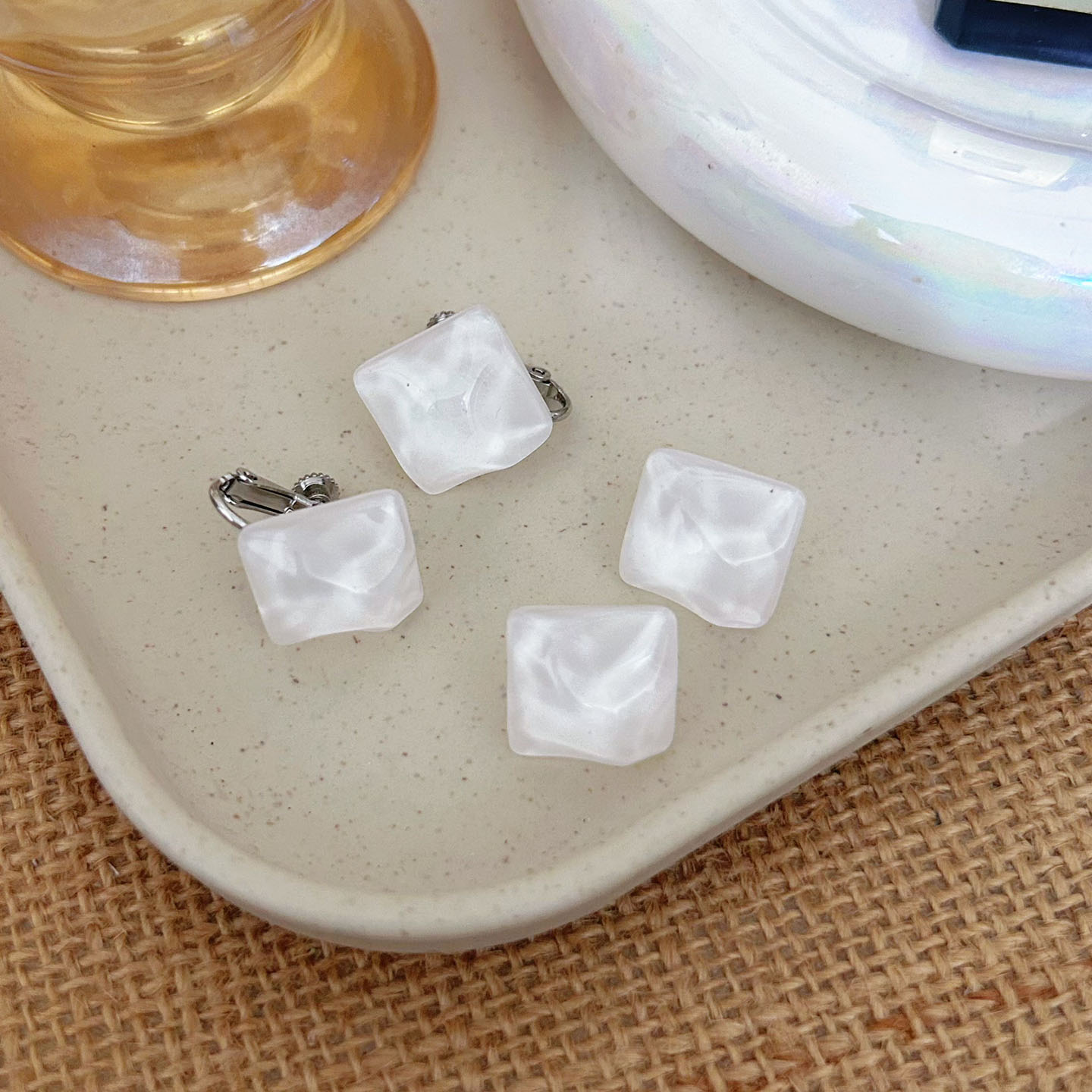 仙气纯欲清冷感白色果冻方块耳环