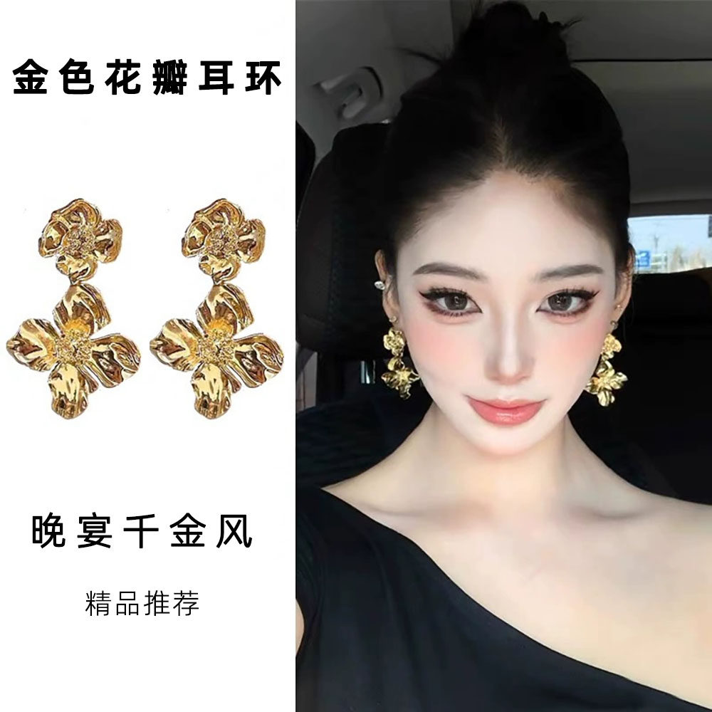 奶甜家高级感复古度假风花瓣耳环图片