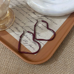 【奶甜家】显白复古港风酒红色大爱心耳环简约甜酷辣妹海南耳饰女