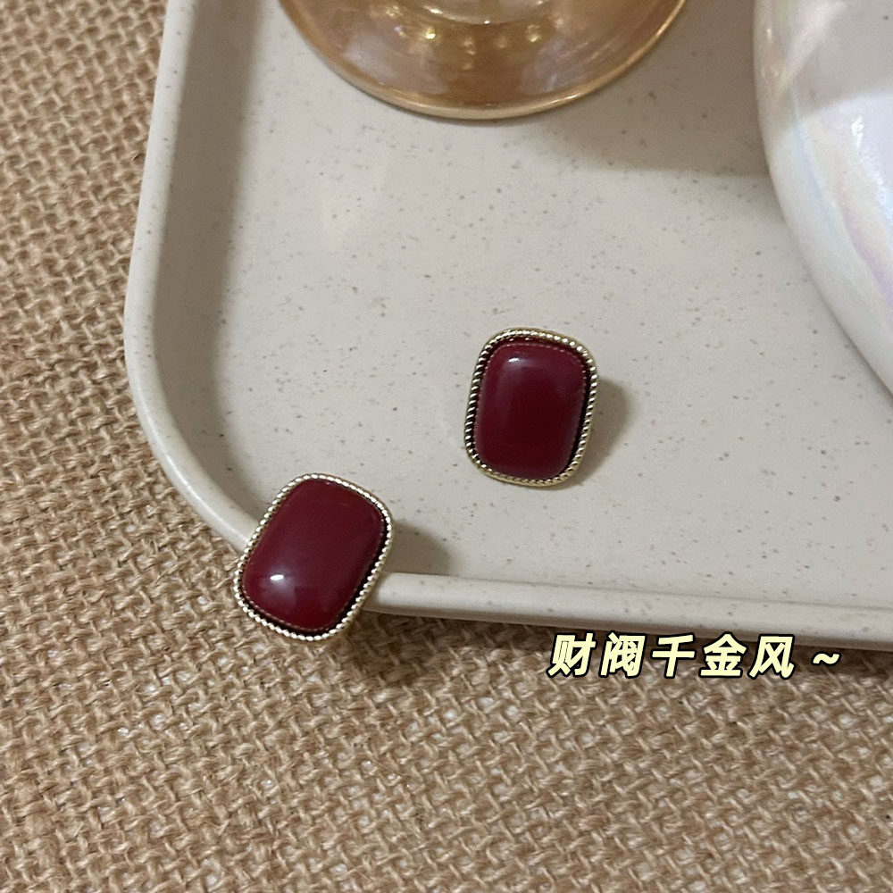 【实拍】复古港风酒红色方块耳钉