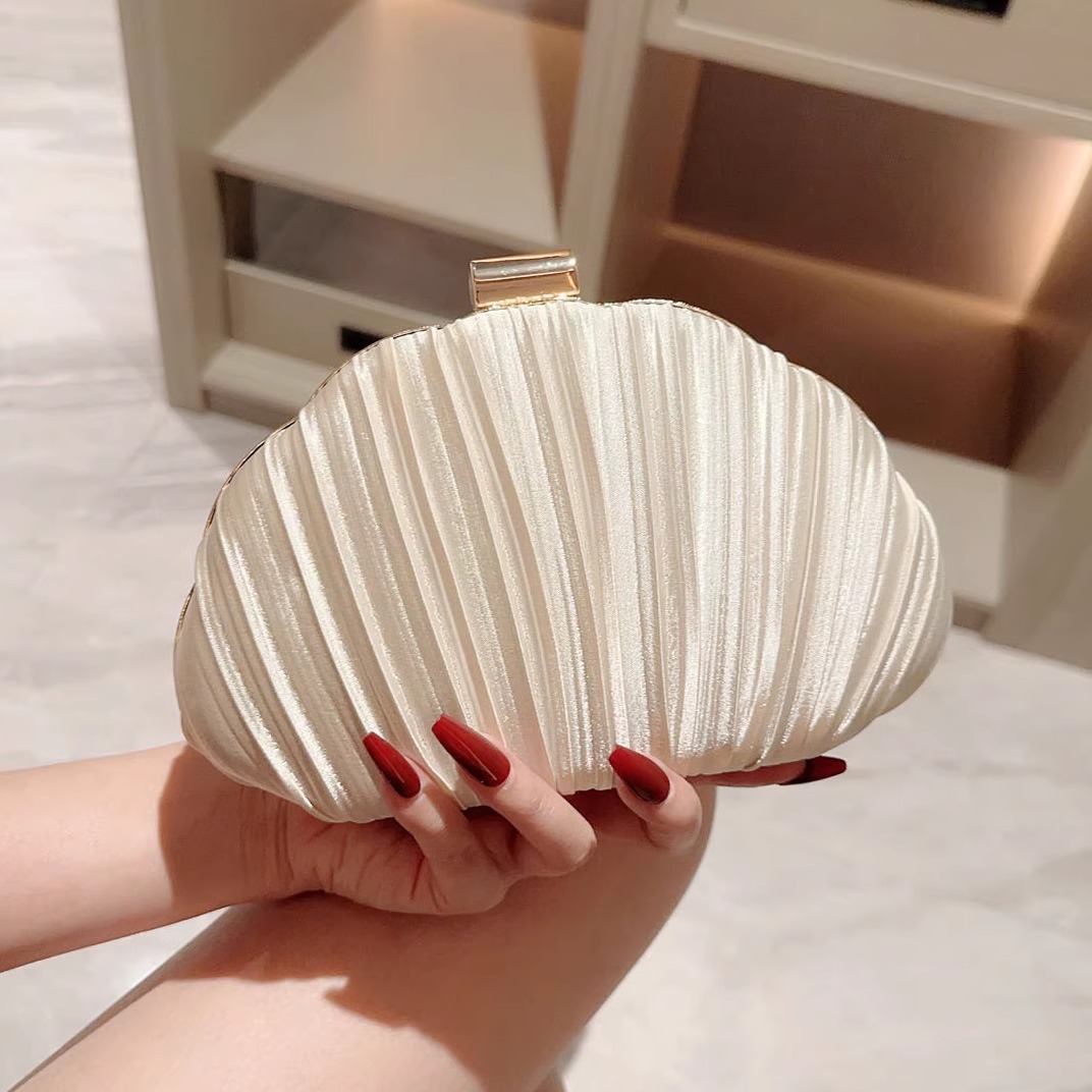 高级感宴会配晚礼服的包包手拎包