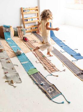 礼遇 美国LORENA CANALS便携背包式汽车轨道星球布艺玩具套装