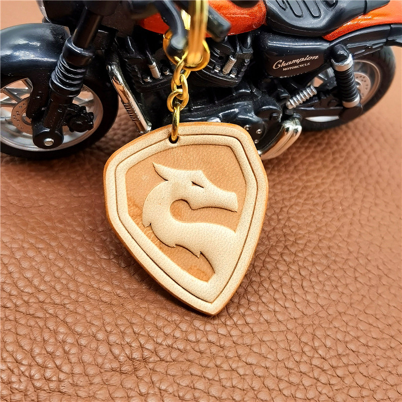 适用赛科龙牛皮手工3d龙头标钥匙扣创意挂件