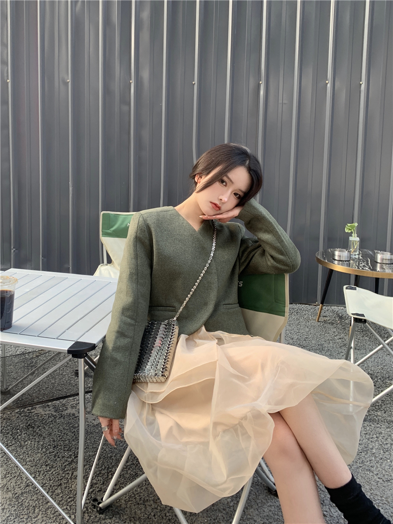 Two piece real price retro stitched lace pompous skirt