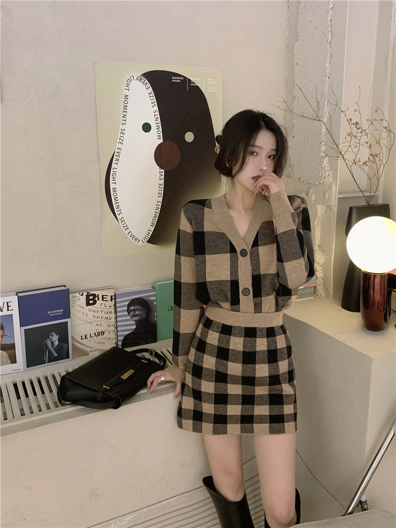Real Price vintage plaid sweater cardigan A-line skirt suit