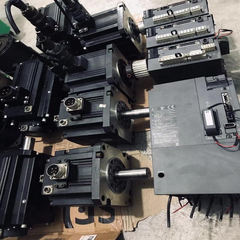 询价MR-J3-700B  +  HF-SP702  HF-SP202B  三菱 成色漂亮包