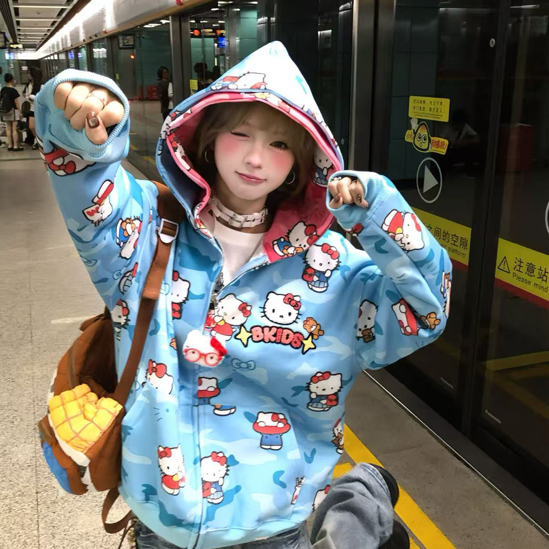 文文不乖设计感撞色凯蒂猫外套