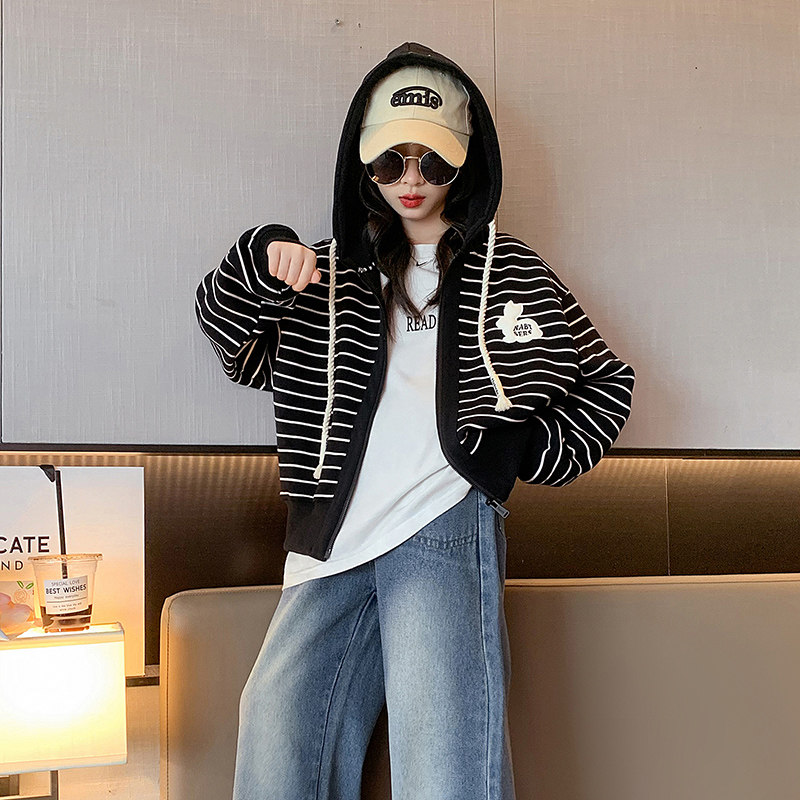 여아 코트 봄 가을 2024 새로운 스타일 중형 및 대형 아동용 세련된 줄무늬 후드 니트 가디건 아동상의