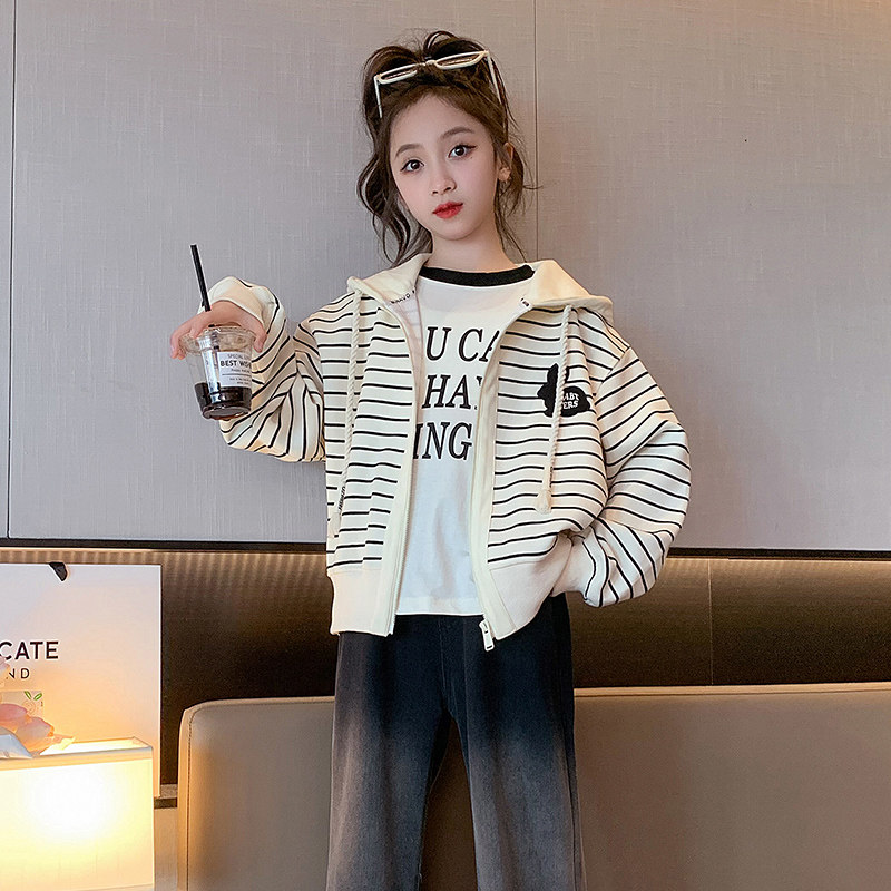 여아 코트 봄 가을 2024 새로운 스타일 중형 및 대형 아동용 세련된 줄무늬 후드 니트 가디건 아동상의