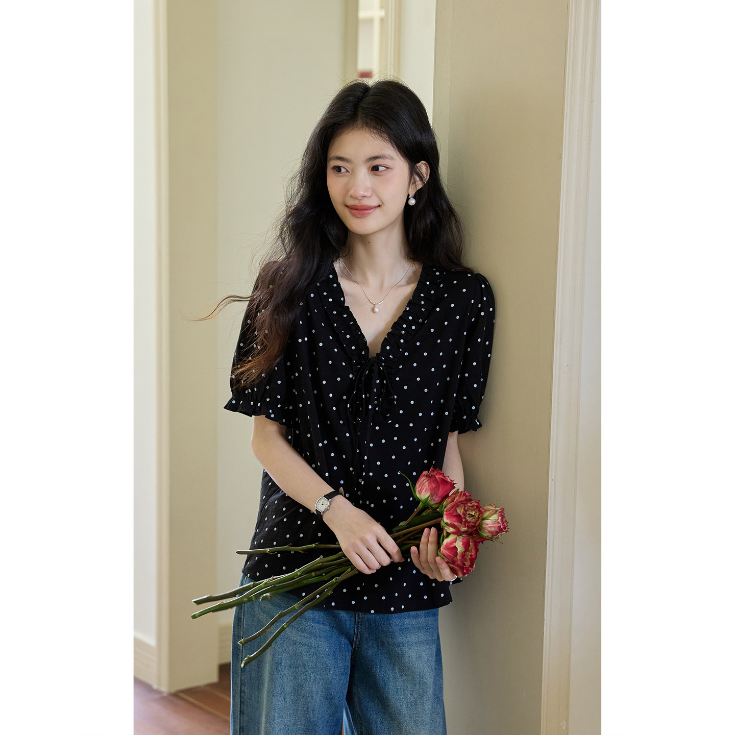 弥古黑色波点衬衫上衣女夏2026新款设计感法式v领泡泡袖娃娃衬衣