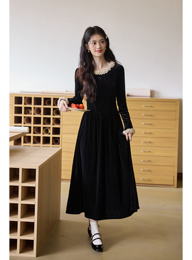 弥古黑色丝绒连衣裙女长袖赫本风秋冬打底裙2025新款内搭花边长裙