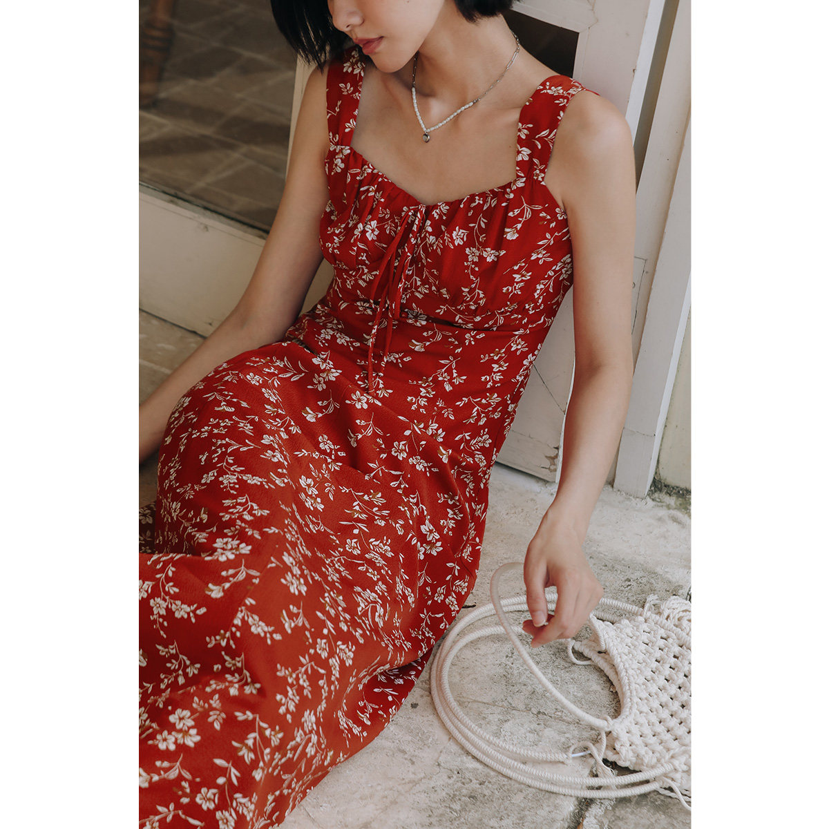 弥古红色碎花连衣裙宽肩带法式雪纺海边吊带裙女夏三亚度假沙滩裙