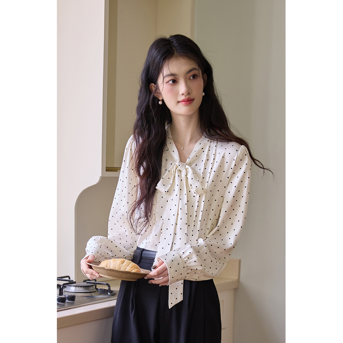 弥古法式波点衬衫女高级感蝴蝶结飘带衬衣2025春秋泡泡袖长袖上衣