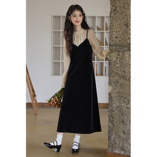 弥古黑色吊带丝绒连衣裙女2025新款秋冬背带裙法式赫本风打底长裙