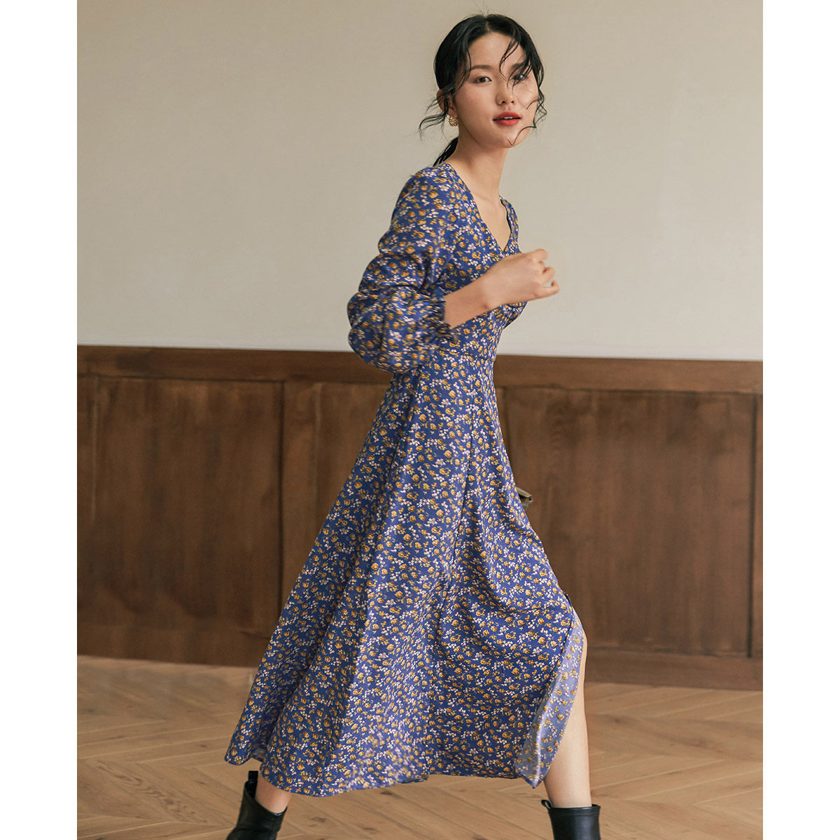 弥古法式茶歇长袖雪纺连衣裙女秋季气质蓝色碎花长裙显瘦方领裙子