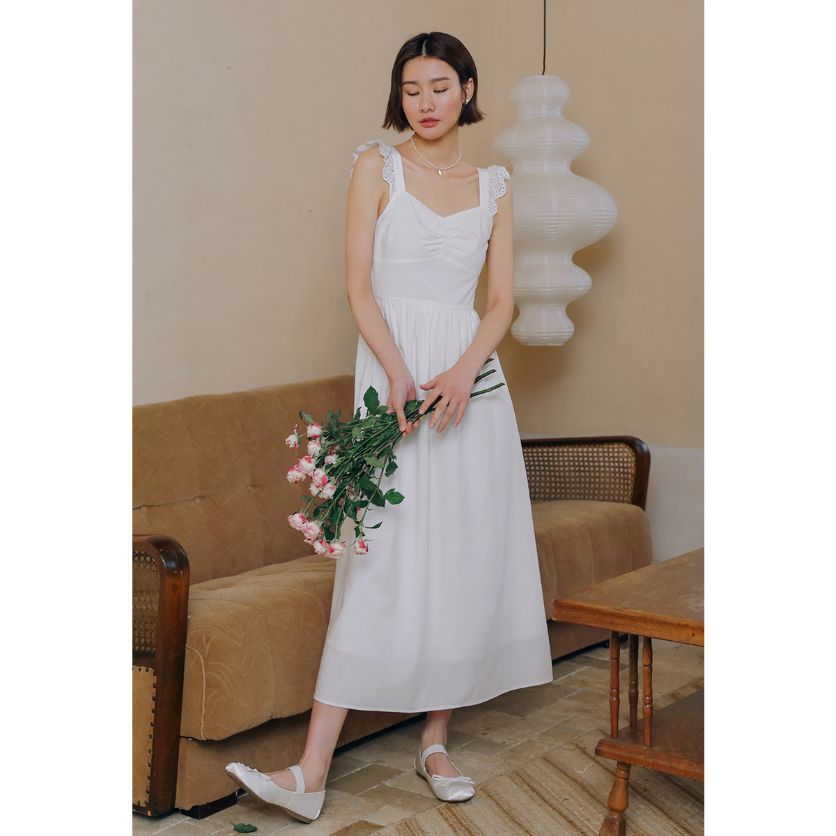 弥古白色吊带连衣裙高级感宽肩带初恋小白裙女夏无袖法式海边裙子