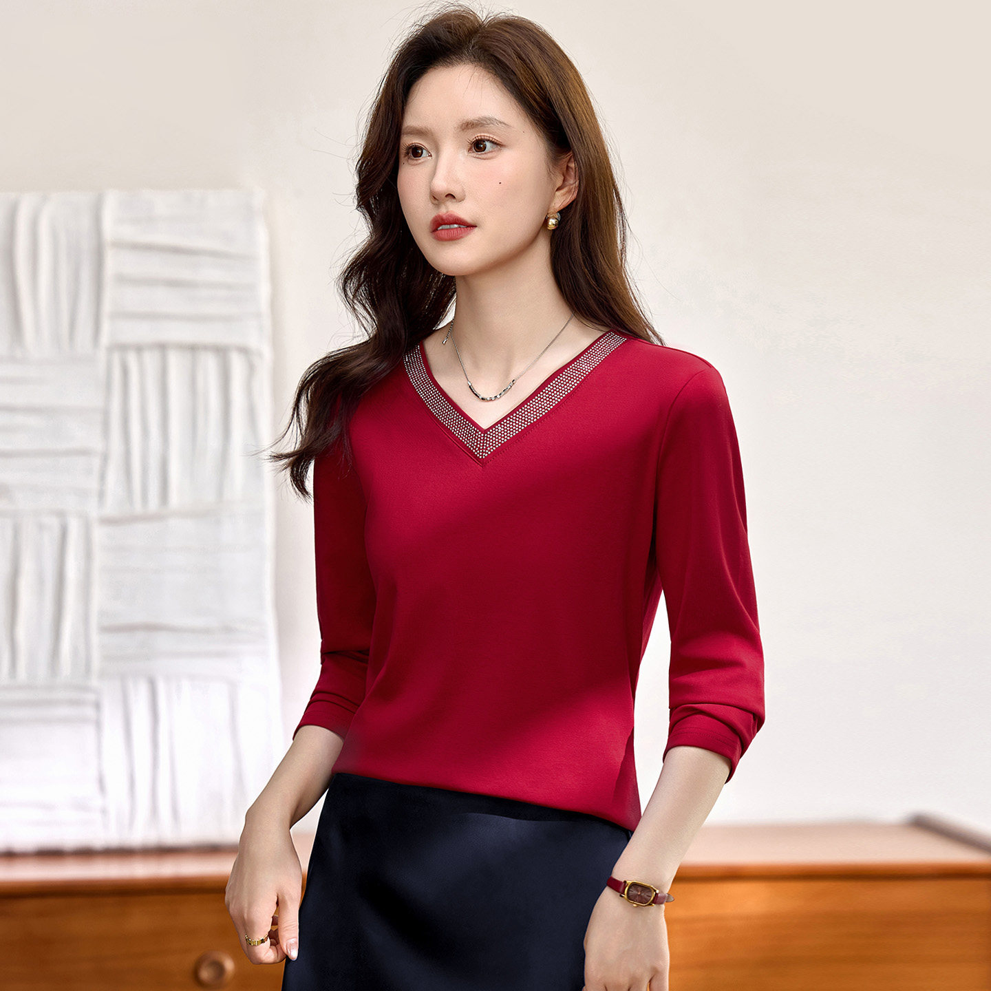 v领长袖t恤女打底衫2025新款秋冬爆款女装洋气红色本命年正肩上衣