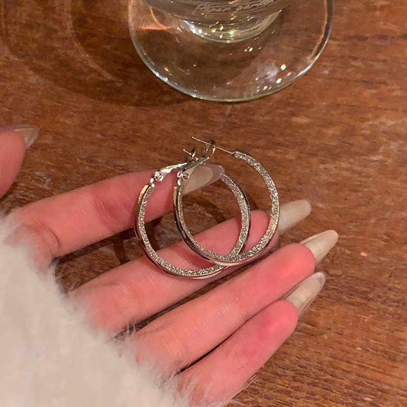 百搭简约高级感耳圈女