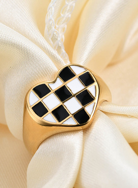 厂家欧美ins情侣爱心时尚创意指环对接黑白棋盘格304钛钢戒指