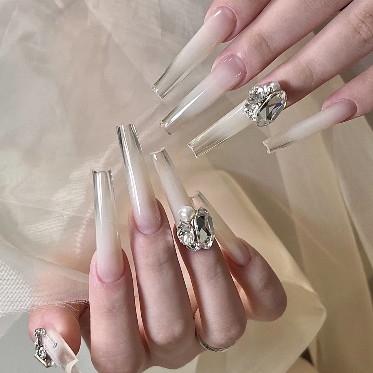 ElsaNail穿戴甲片美甲高端定长款制奢华华子钻腮白新娘婚甲可拆卸