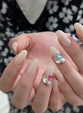 ElsaNail手工穿戴甲秋冬月光粉短款日常气质绝美高级拍婚纱照美甲