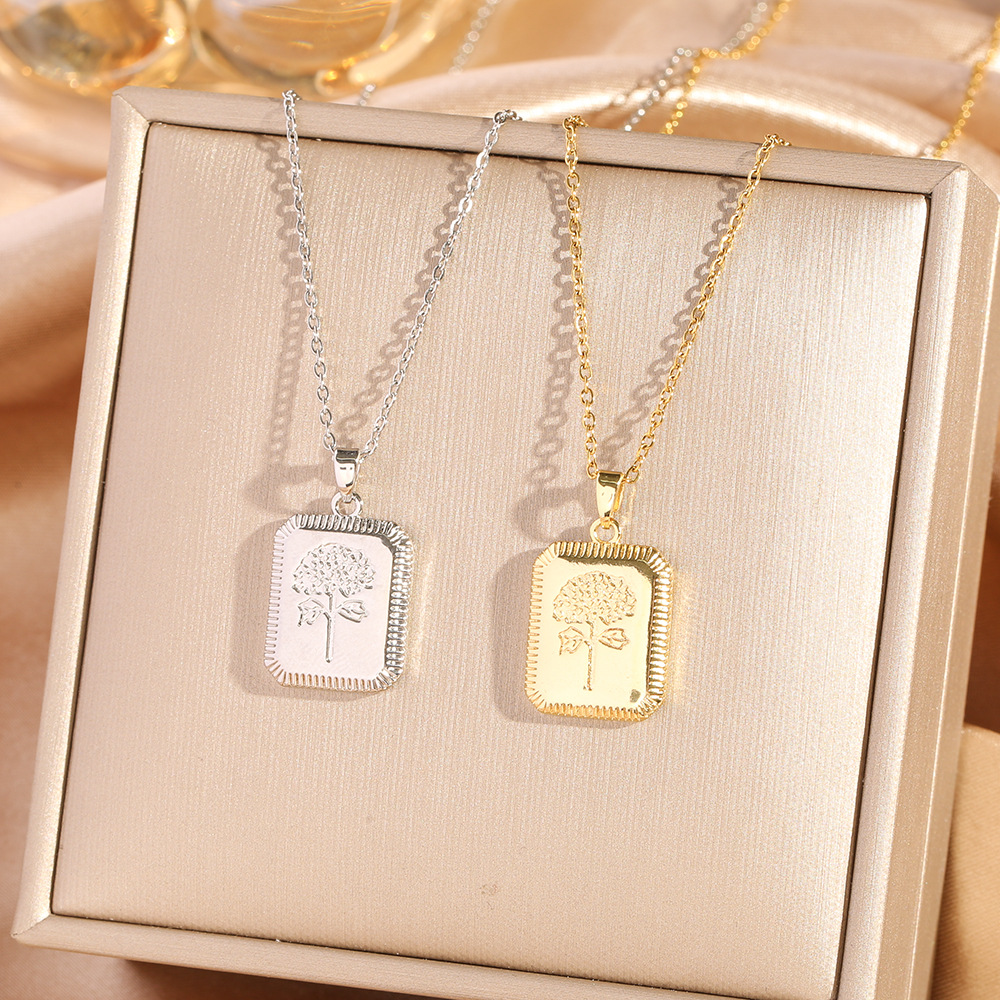 跨境热卖时尚钛钢项链女方形浮雕花朵铜镀金吊坠个性锁骨链饰品