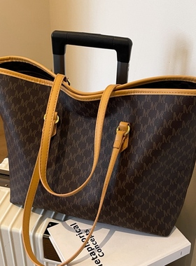 通勤大容量包包2025秋冬新款女包时尚流行百搭单肩包高级感托特包