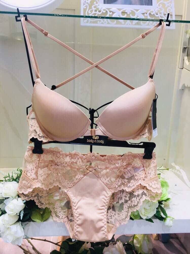 韩国body vs body肤色净版光面美背文胸套装前扣聚拢性感本命年红