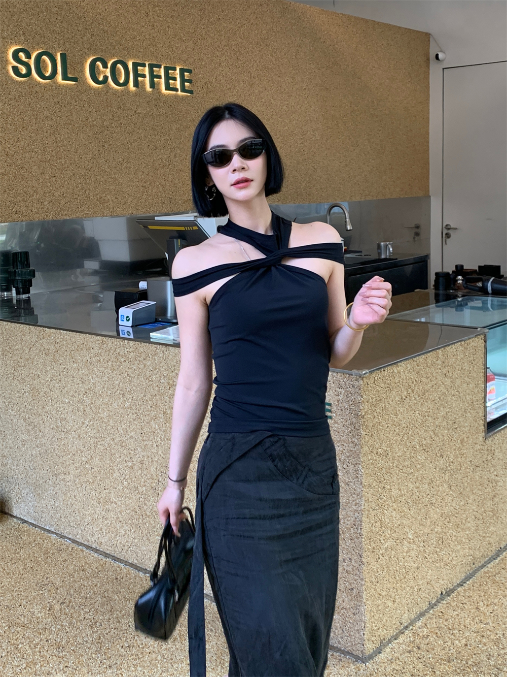 扭曲镂空常规无袖纯色OPENYY上衣