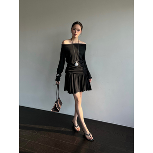 26春夏新款 MAKE 设计师品牌 SOLSOL 休闲纯色百褶露腰连衣裙