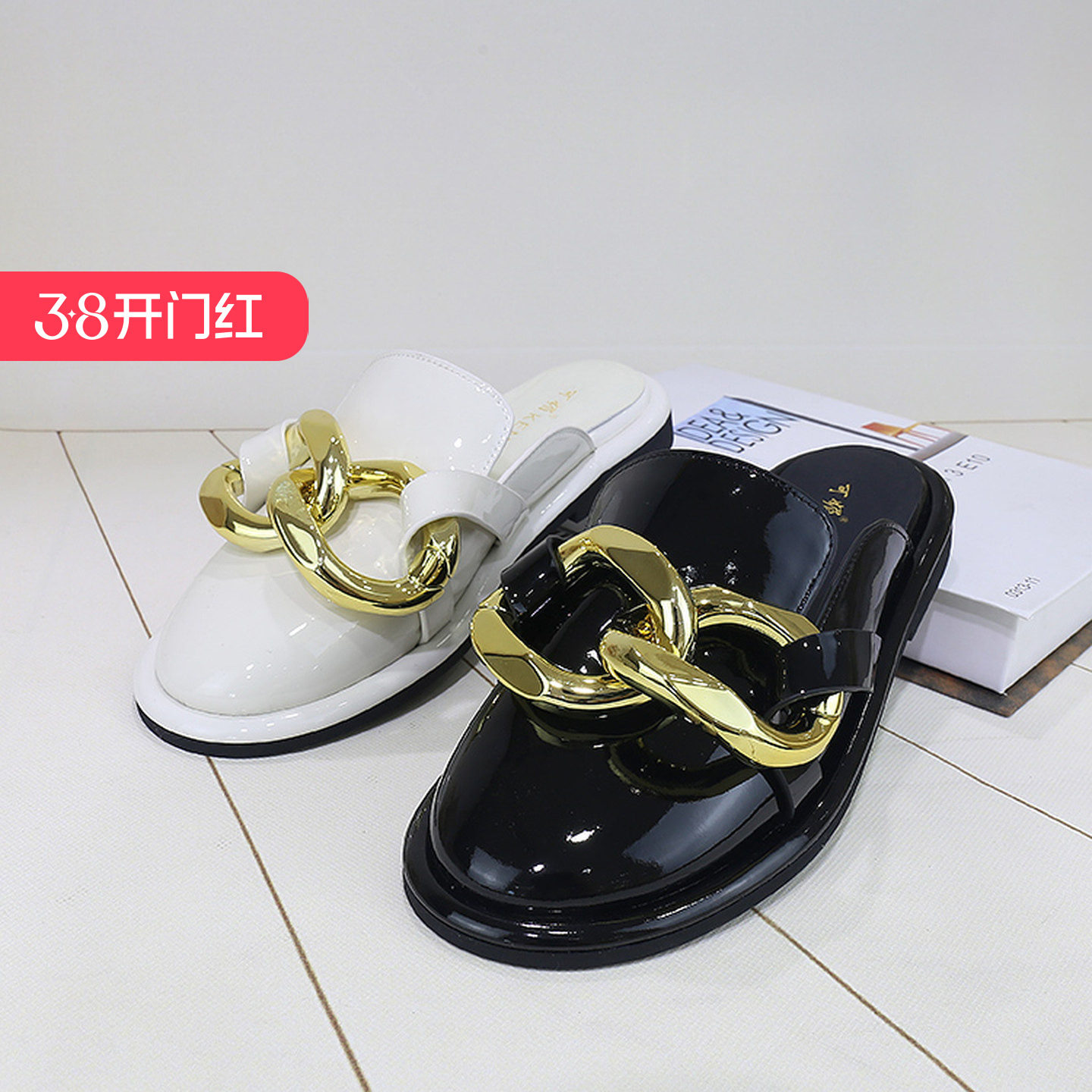 清仓‖可媚正品夏款圆头牛漆皮大金链低跟拼色包头拖女KB21270-07