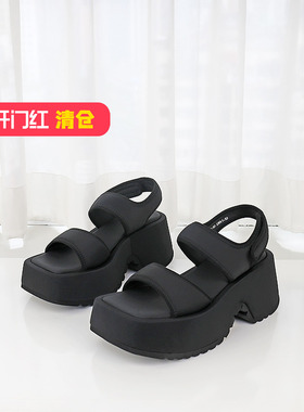 特价II可媚夏款莱卡布松糕底露趾一字式魔术贴厚底凉鞋KB24327-80