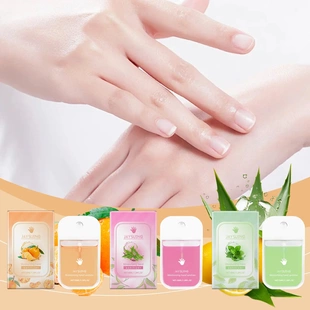 Hand sanitiser spray gently cleanses hands to keep them clea