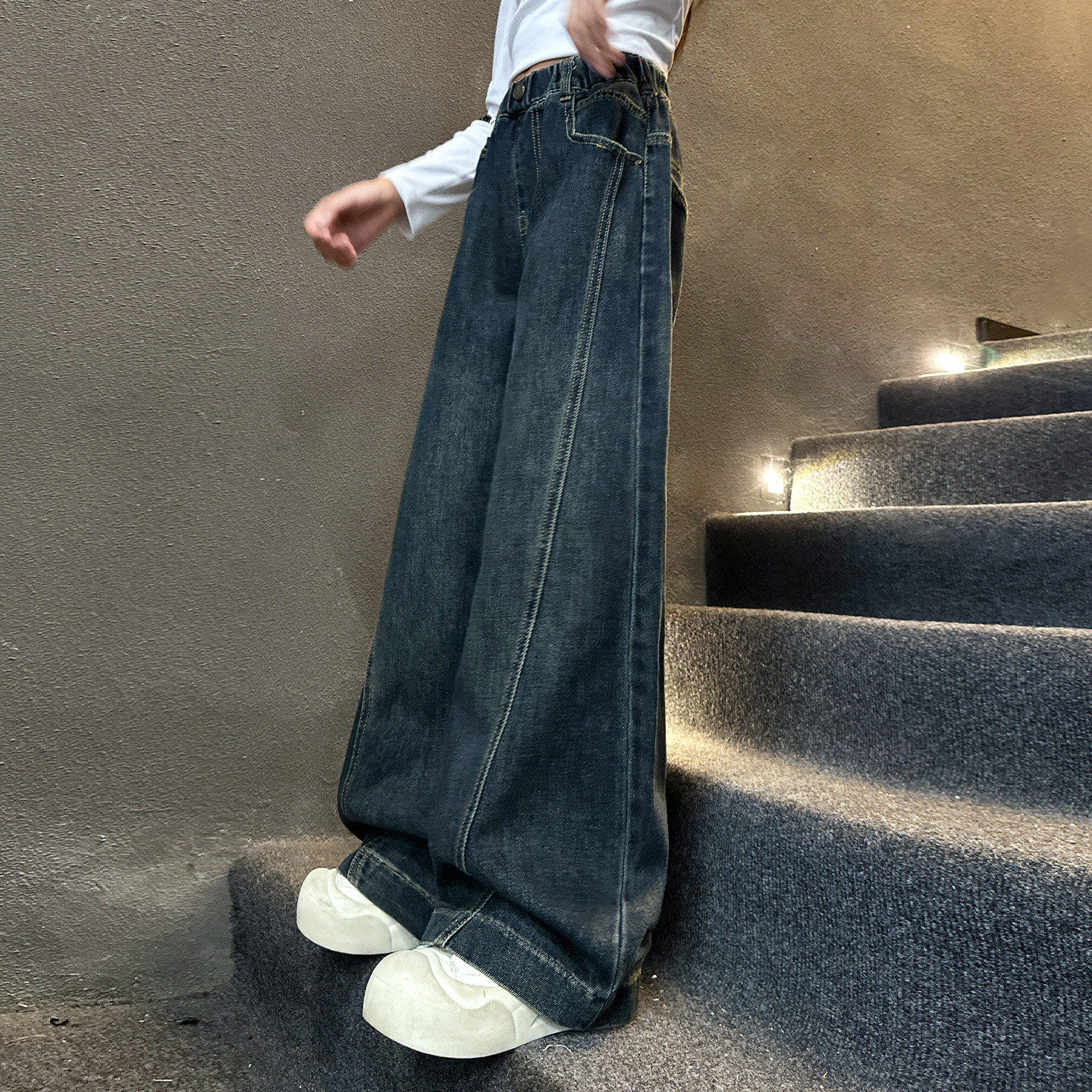 版女孩百搭窄牛仔裤新款好看超阔腿裤子2026童装春季加长女童中大