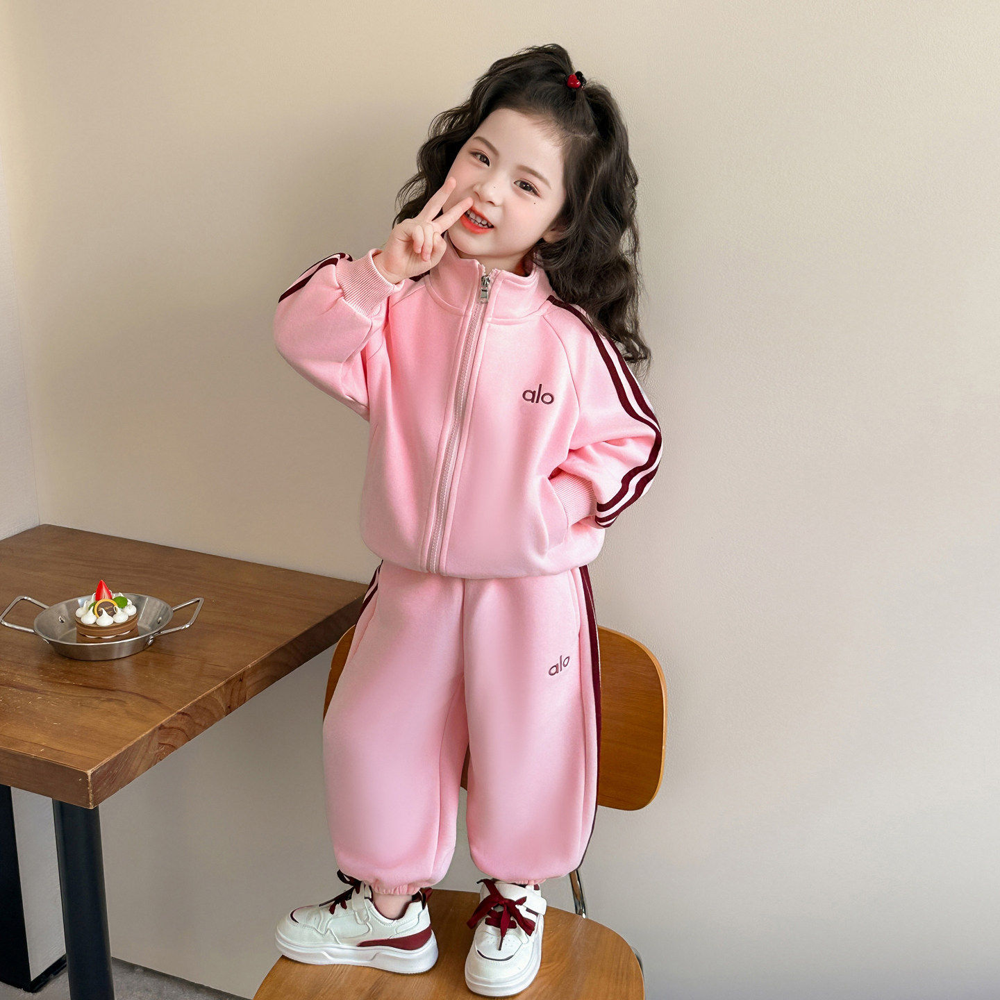 春装宝宝2026儿童新款超火洋气时髦衣服春秋季运动套装女童小女孩