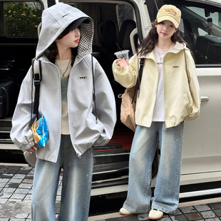 春季棒球新款连帽女童外套女孩中大童儿童2026春秋冲锋衣款洋气服