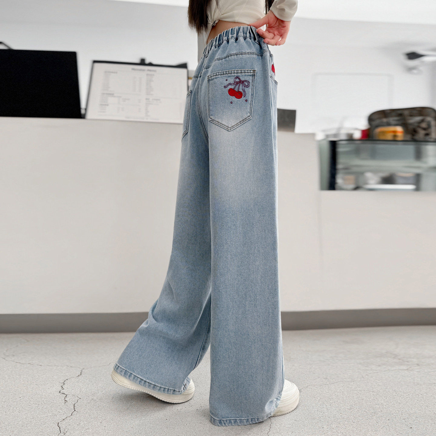 女大童牛仔裤洋气女童阔裤子春直筒2026浅色新款儿童腿春秋裤时尚