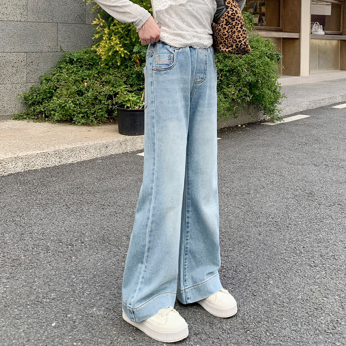2026春季女孩新款春秋牛仔裤女童超级弹力喇叭裤中大童好看微喇裤