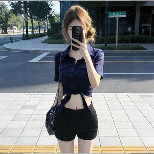纯欲风翻领系带收腰中袖衬衫女款2026夏季新款辣妹露腰短款小上衣