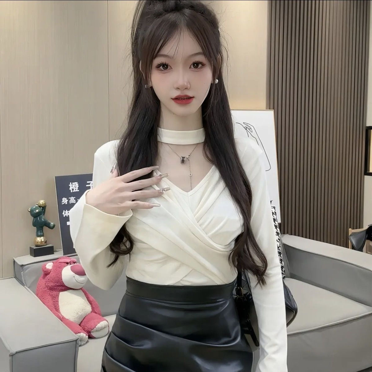 性感风V领挂脖内搭长袖打底衫女秋冬新款高级感褶皱设计收腰收腰